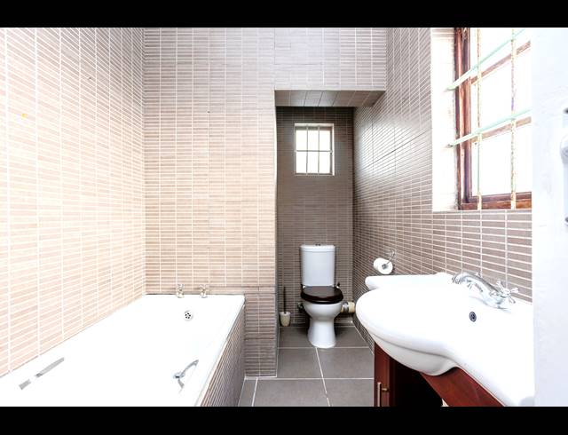 3 BEDROOM FREESTANDING TO LET IN MUIZENBERG